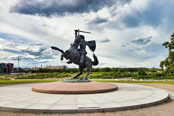 Quels itinéraires de croisière sont les meilleurs pour découvrir la culture et les traditions de la Polynésie?